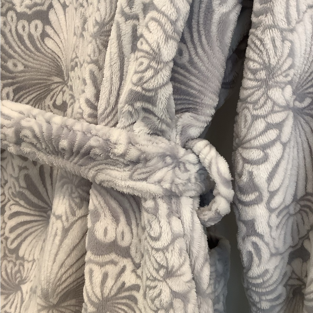 daniel Buchner robe - Picture 2 of 6